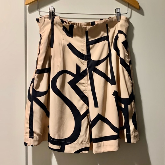 H&M Viscose Twill Shorts - Picture 3 of 8